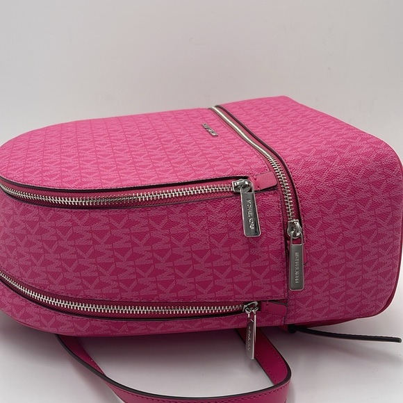 Michael Kors Rhea Medium Signature Logo Backpack
Dragonfruit
NWT